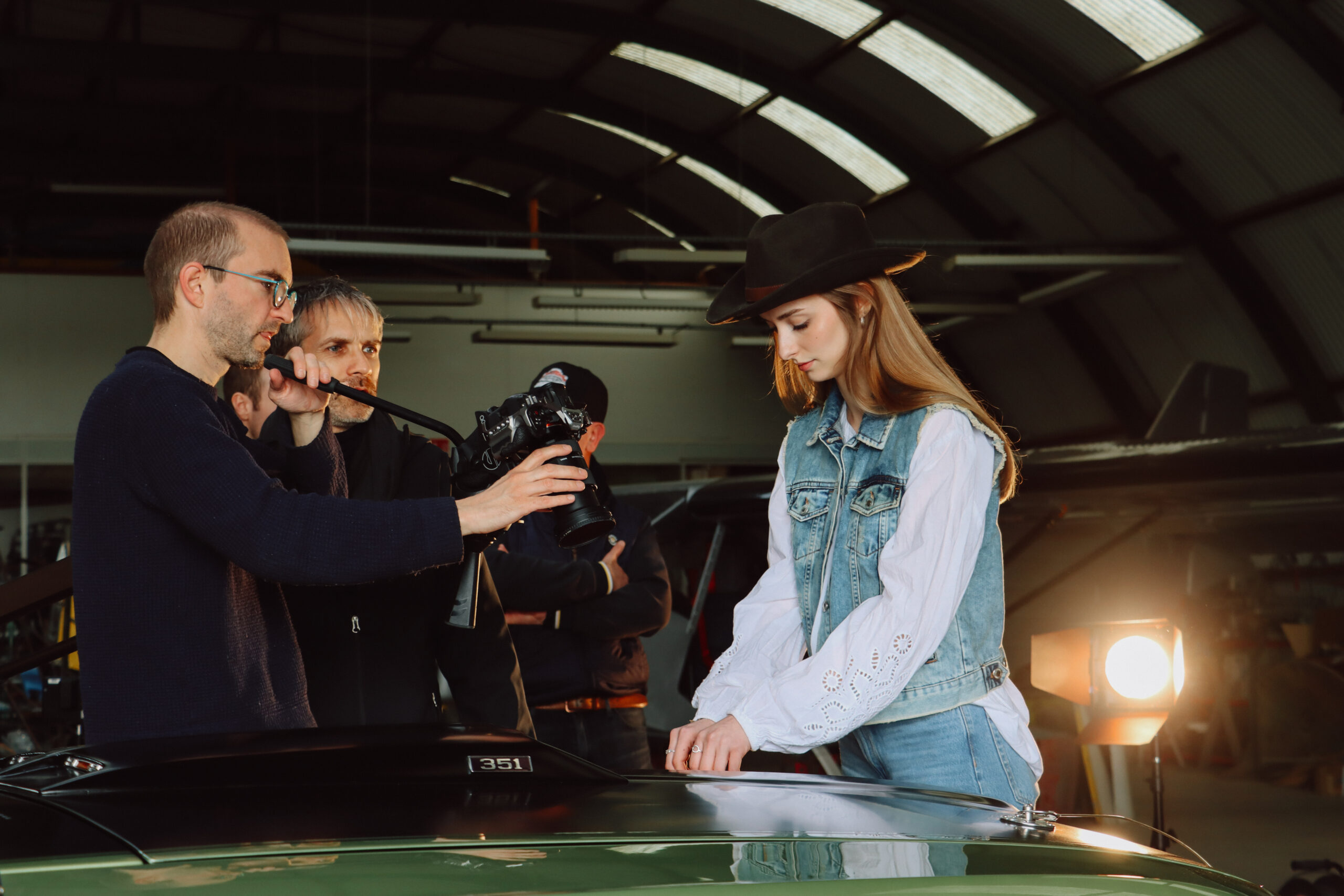 Image mise en avant de l'article Tournage – Une voiture, un mythe, un voyage dans le temps