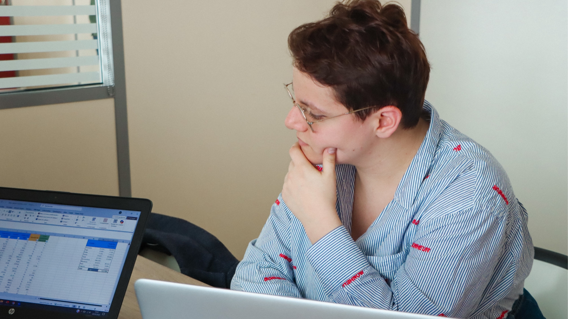 Image mise en avant de l'article FICHE MÉTIER : ANALYSTE FINANCIER
